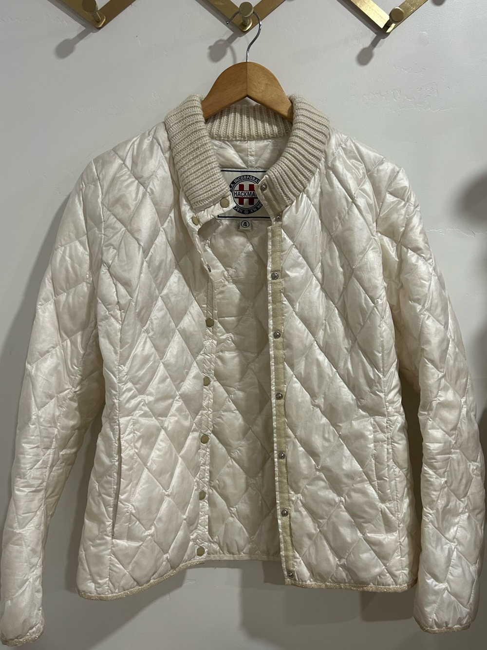 Packable Quilted Cream Puffer Jacket with Rib-Knit Collar